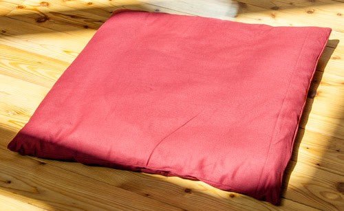 Meditationsmatte weinrot mit Baumwolle gefüllt 75x75 cm - Das Raeucherwerk